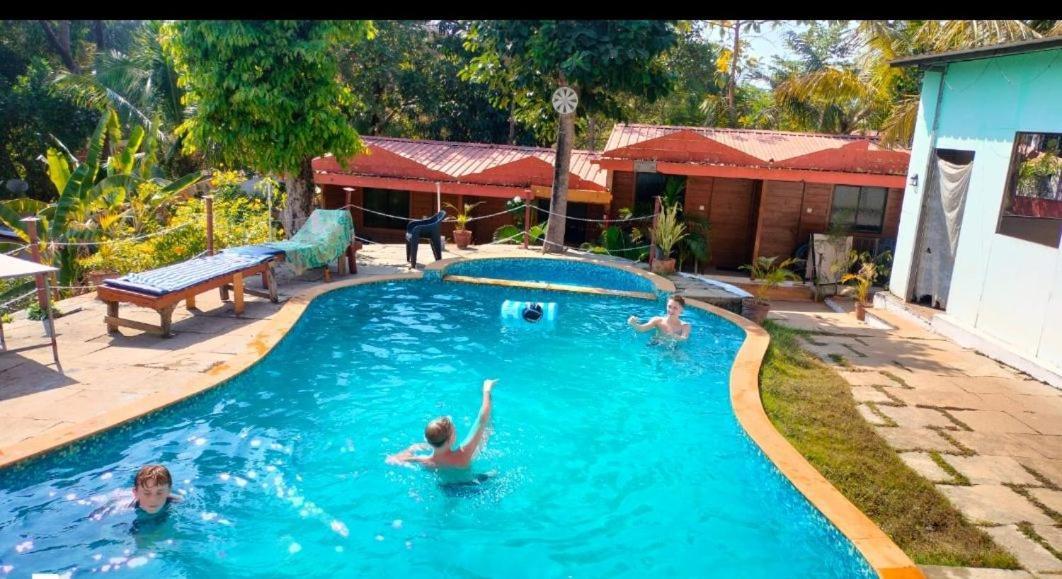 Royalstar Resort Vagator Buitenkant foto